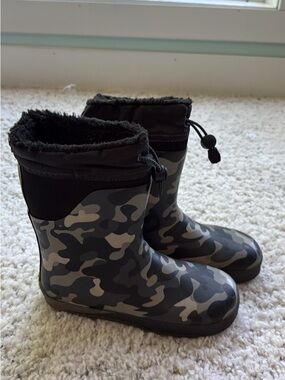 Kids Black & Gray Camo Waterproof fleece lined Boots